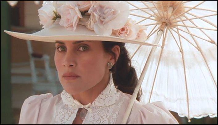 Remember The ‘Gori Mem’ From ‘Lagaan’? Well, She Hasn’t Aged A Day