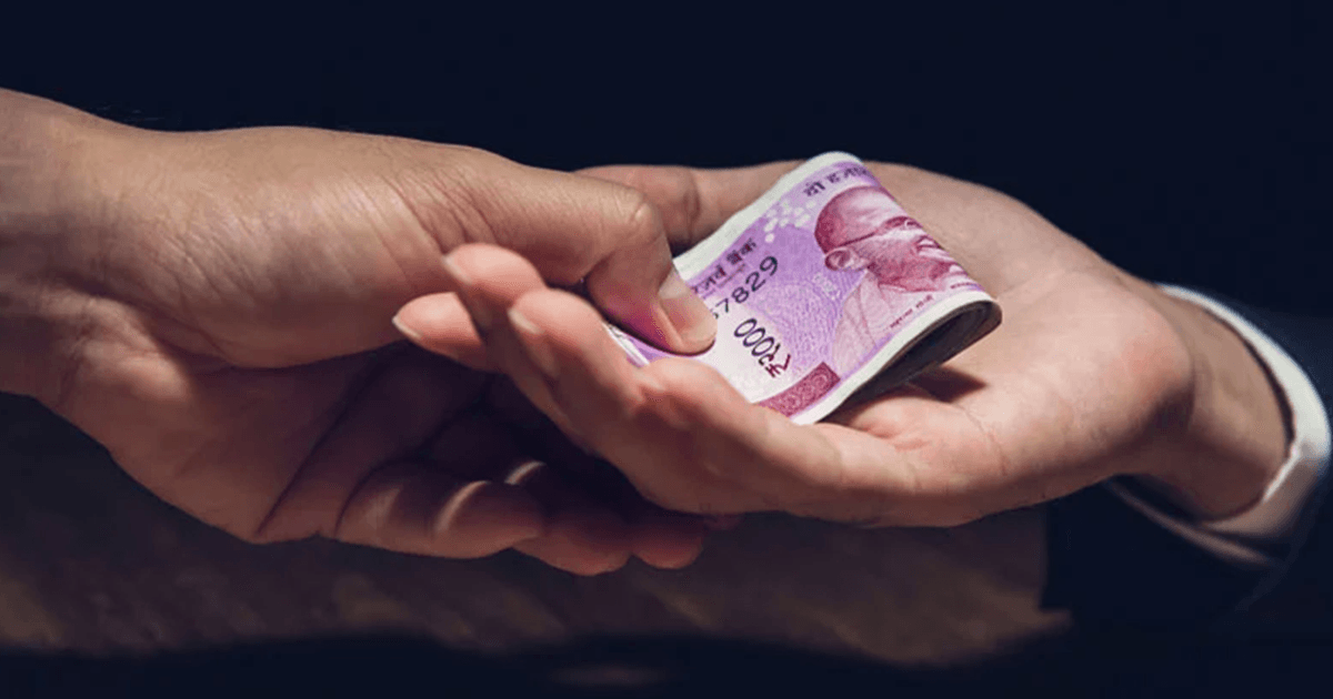 In A WTF Incident, An MP Official Literally Ate ₹5000 Bribe When He Was Caught By The Cops