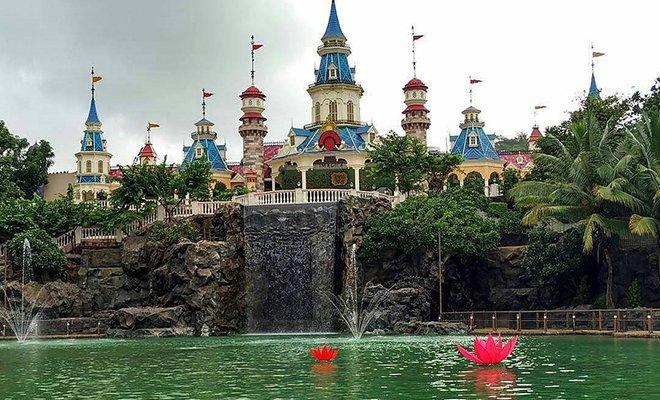2. Which is India's largest and only international standard theme park located in Mumbai?