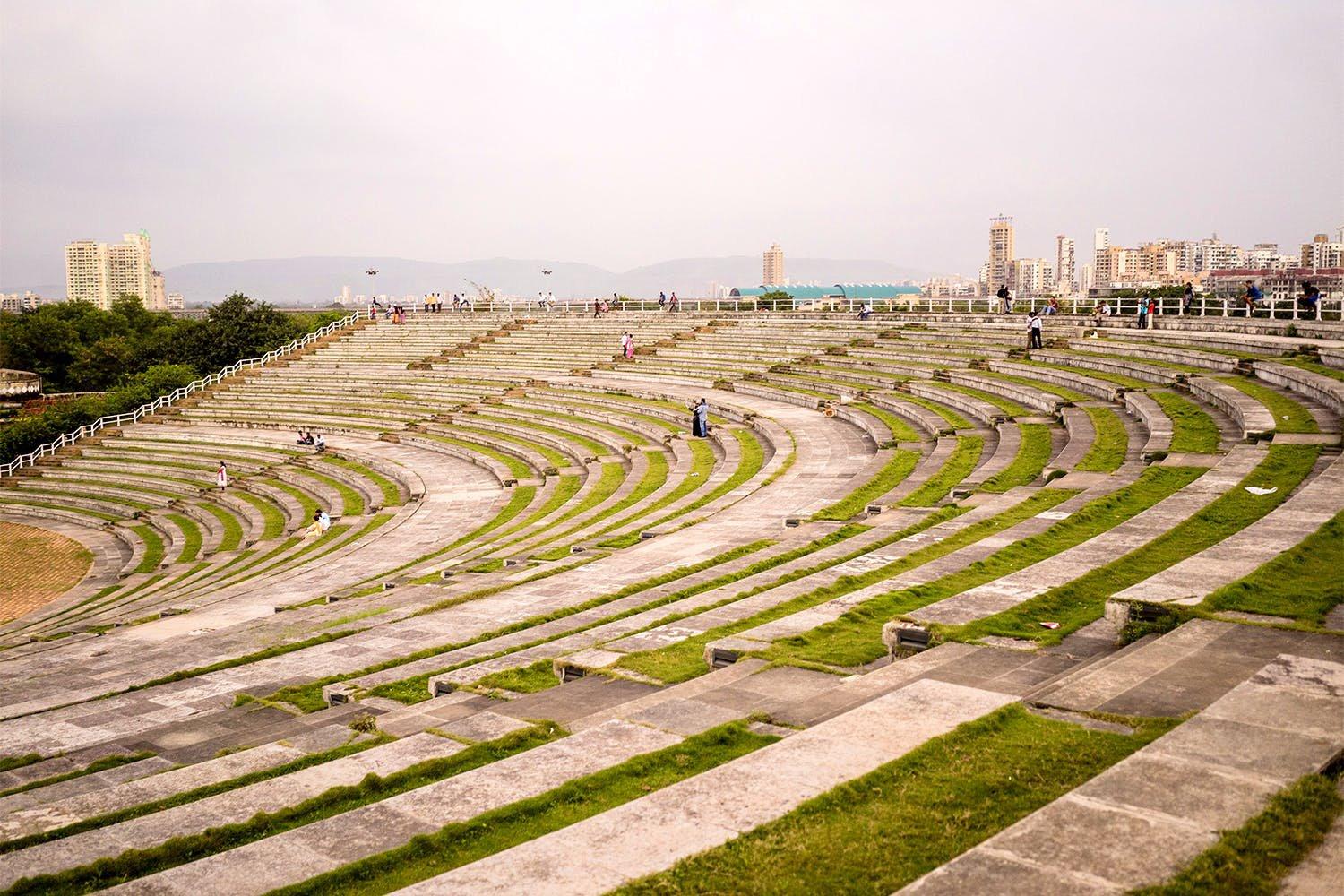 9. Which park in Navi Mumbai is the largest in Asia and the third largest in the world? 