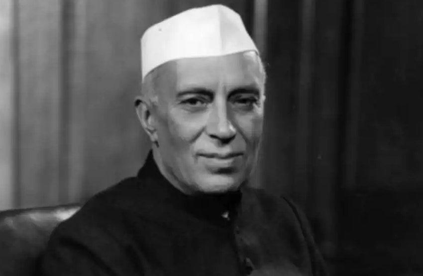 6. Where was the tricolour flag hoisted by Pandit Jawaharlal Nehru on January 26, 1930?