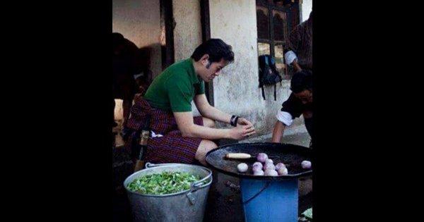 This Photo Of Bhutan’s King Cooking For Children Is A Lesson In Humility We All Need To Learn