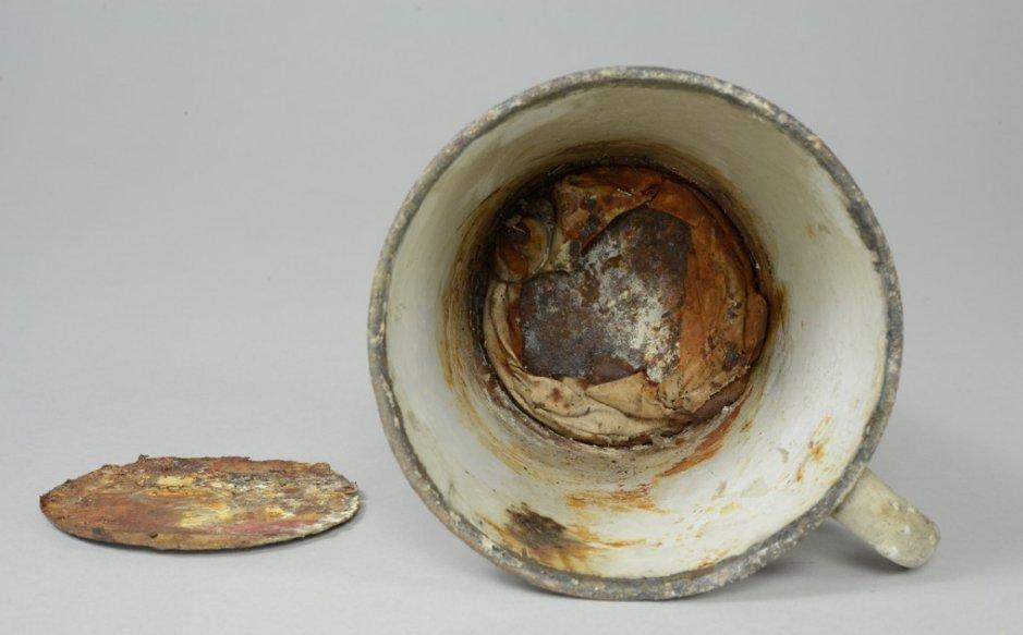 Here’s How A Jewish Family Kept Their Secret From The Nazis For 70 Years Using An Old Mug