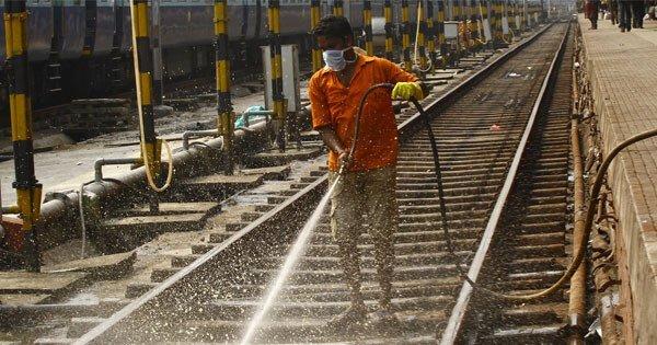 Here’s What Is Horribly Wrong With How Indian Railways Is Keeping Its Trains Clean