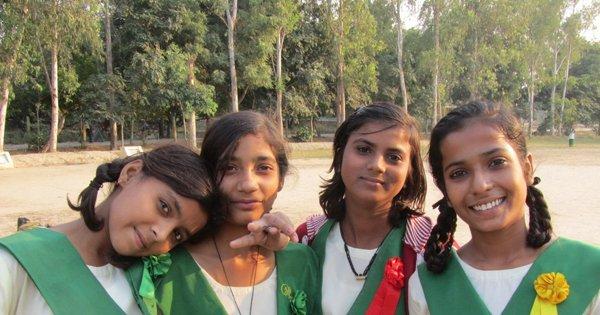 An NRI Is Ensuring The Education Of Rural UP Girls By Paying Them Money To Attend School