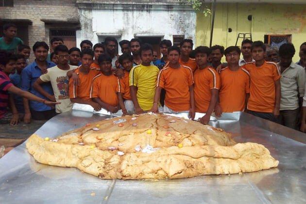This Group From Uttar Pradesh Has Made The World’s ‘Largest’ Samosa