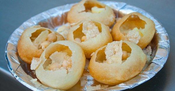 Let’s Just Settle This Once & For All. Why Would Anyone Choose Aate Wale Golgappe Instead Of Sooji?