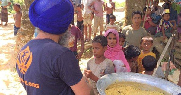 Khalsa Aid Is Working Tirelessly To Help Rohingya Muslims & Hindus, Proving Humanity Is Above All