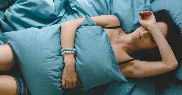 6 Easy Ways To Ease Your Annoying PMS, According To A Nutritionist