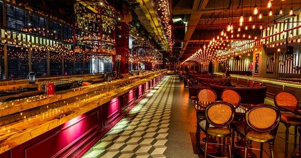 Asia’s Longest Bar Is Now Open In Mumbai & Their Domino Of Over 500 Shots Was A Spectacle In Itself