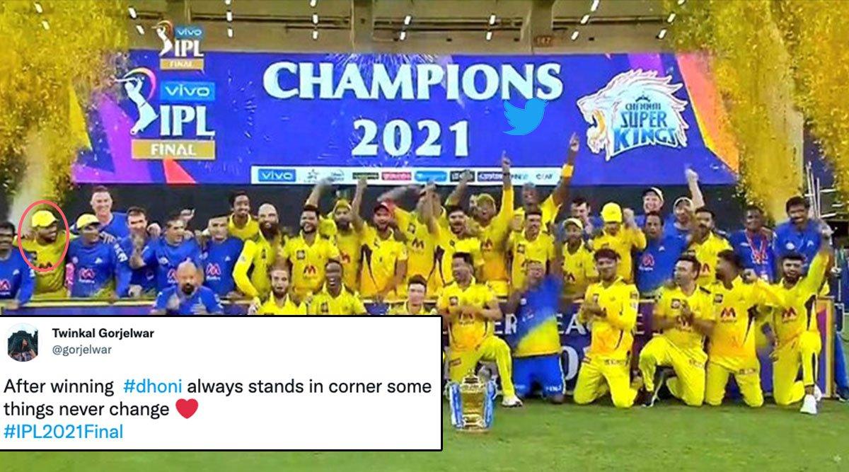 Dhoni Collected IPL Trophy, Gave It To The Team & Stood On The Side. This Is What Makes Him Special