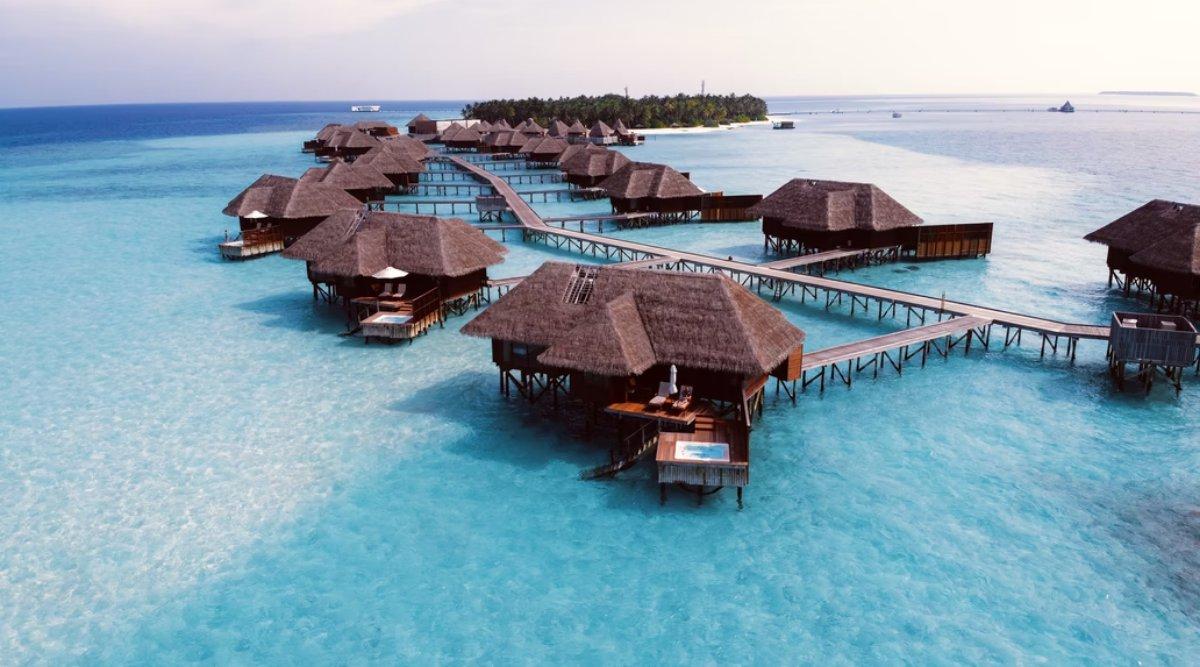 Here’s How You Can Travel To Maldives On A Budget & Vacation Like Celebrities