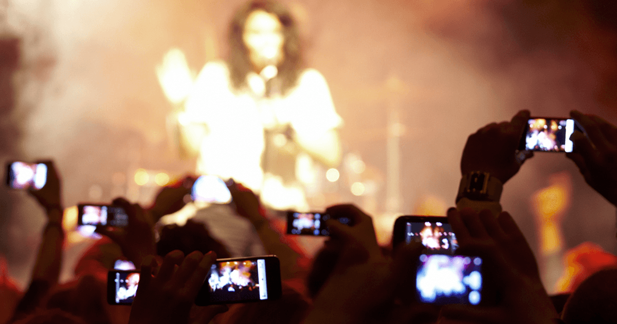 8 Annoying Things At Concerts That Make Us Want To Sit At Home & Watch Reels Instead