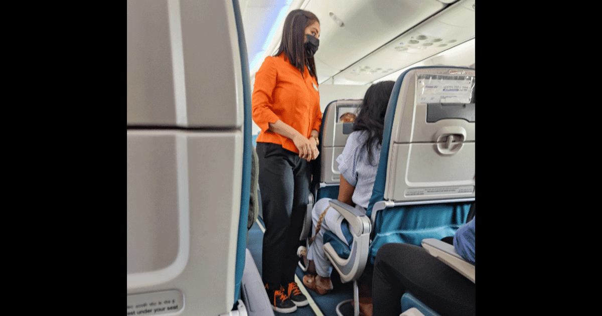 LinkedIn User Shared Picture Of Akasa Air Crew Wearing Sneakers & People Are Lauding This Change