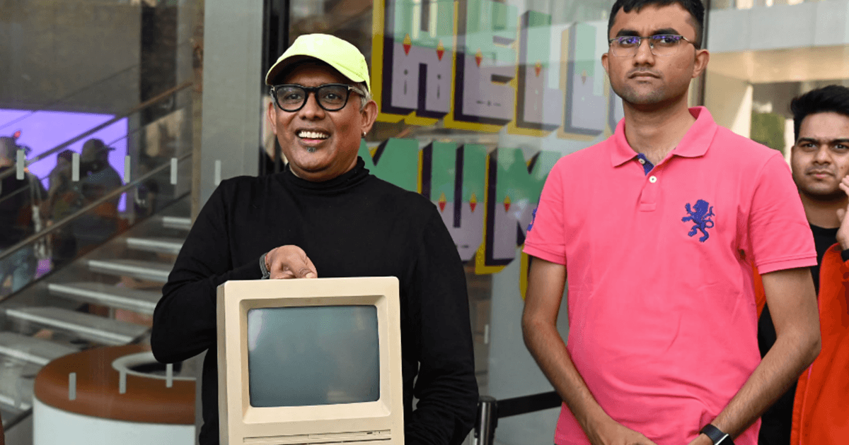 This Apple Fan Brought The Macintosh To Store Launch In Mumbai & Even Left Tim Cook Stunned