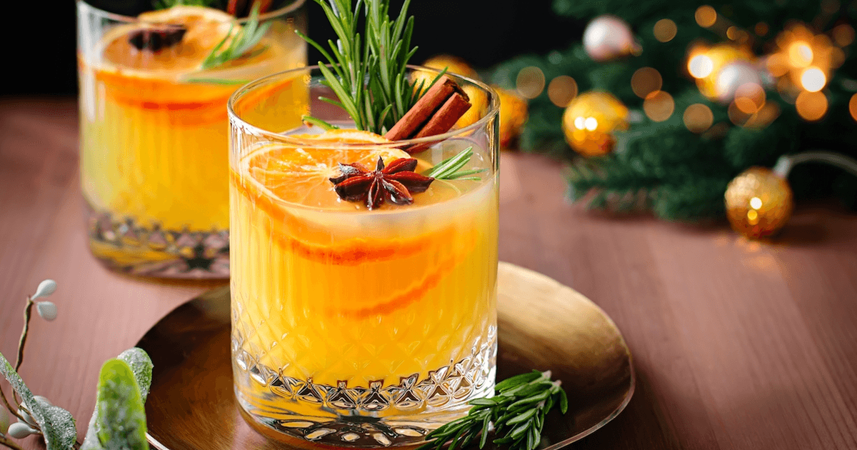 8 Easy Cocktails To Whip Up & Be The Star Of Your House Party This Christmas & New Year’s