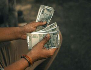 100 Will Make The Math Easier”: As Rupee Hits ₹92.40, Internet Debates If ₹100/$ Is Next